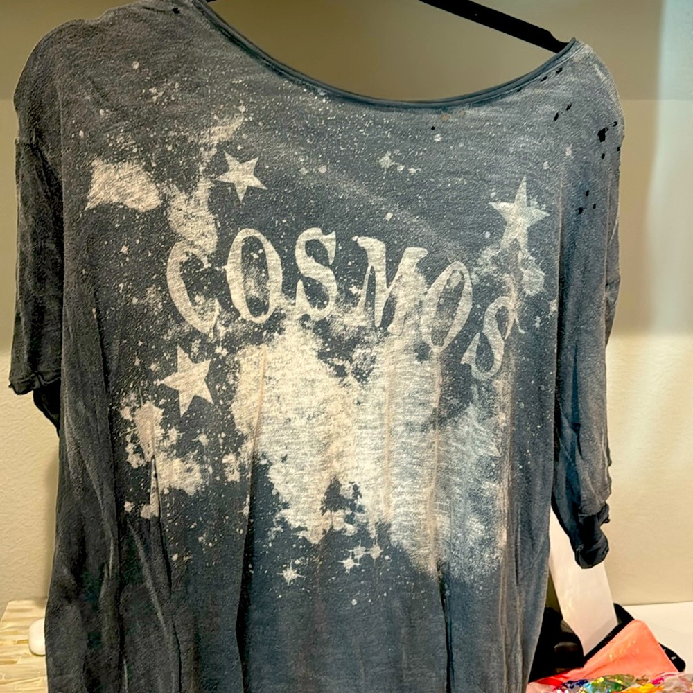 Gray Magnolia Pearl tee
